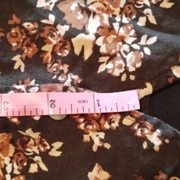 Croft & Barrow Women's Button up Blouse short sleeve flower print black & browns - Picture 8 of 15